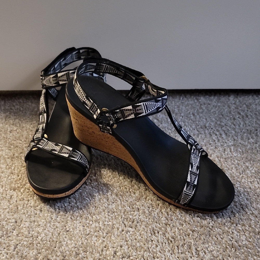 Stylish Black Wedge Sandals